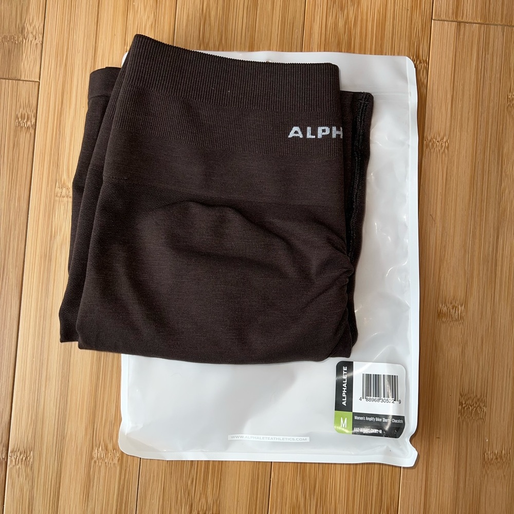 Amplify Short 7.5” - Picture 2 of 2